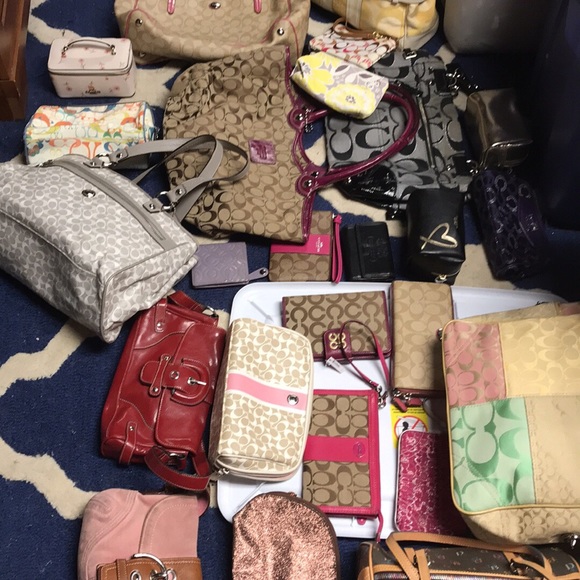 SOLD.  Huge lot of designer bags - Picture 1 of 8